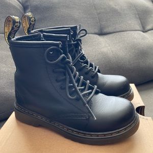 Dr. Martens kids Matte black boots